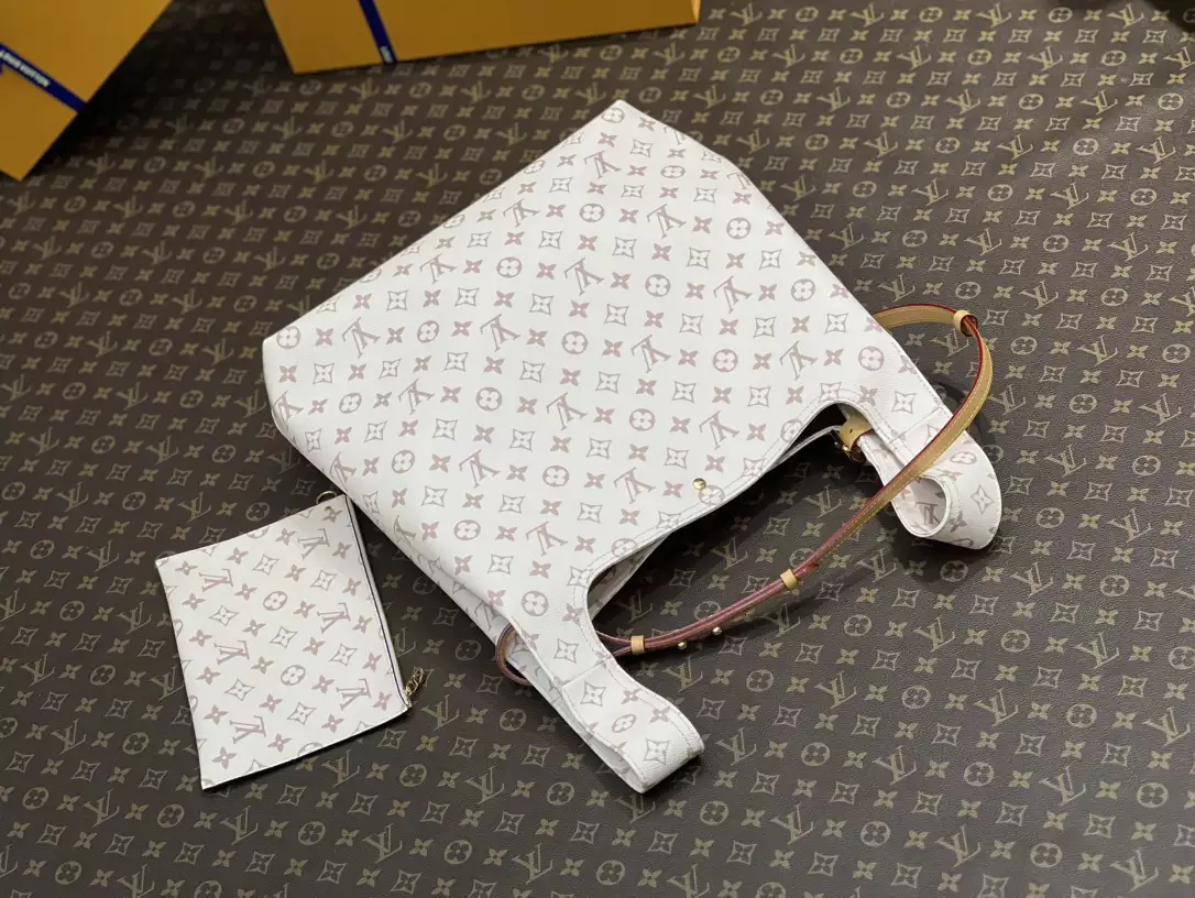 LV Atlantis GM Material Monogram Dune Canvas - Repbags.is - Image 5
