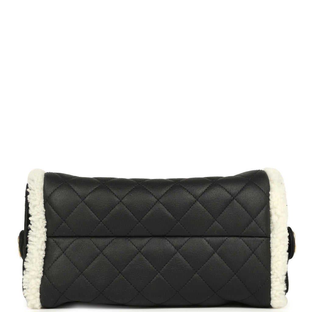 Chanel Small 25 Hobo Bag Black Crumpled Sheepskin and White Shearling Antique Gold Hardware - Image 7