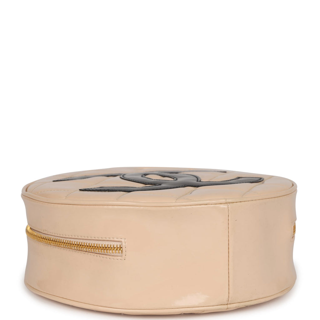 Vintage Chanel Round Vanity Bag Beige and Black Patent Leather Antique Gold Hardware - Image 8