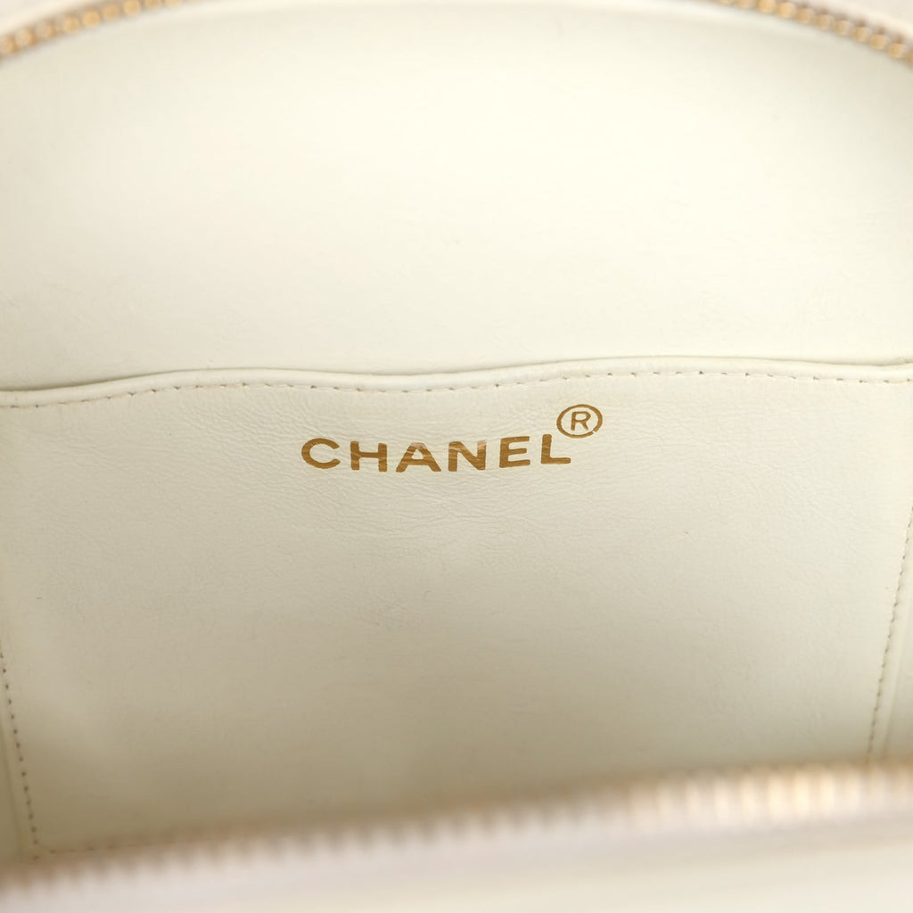 Vintage Chanel Round Vanity Bag White and Black Patent Leather Antique Gold Hardware - Image 10