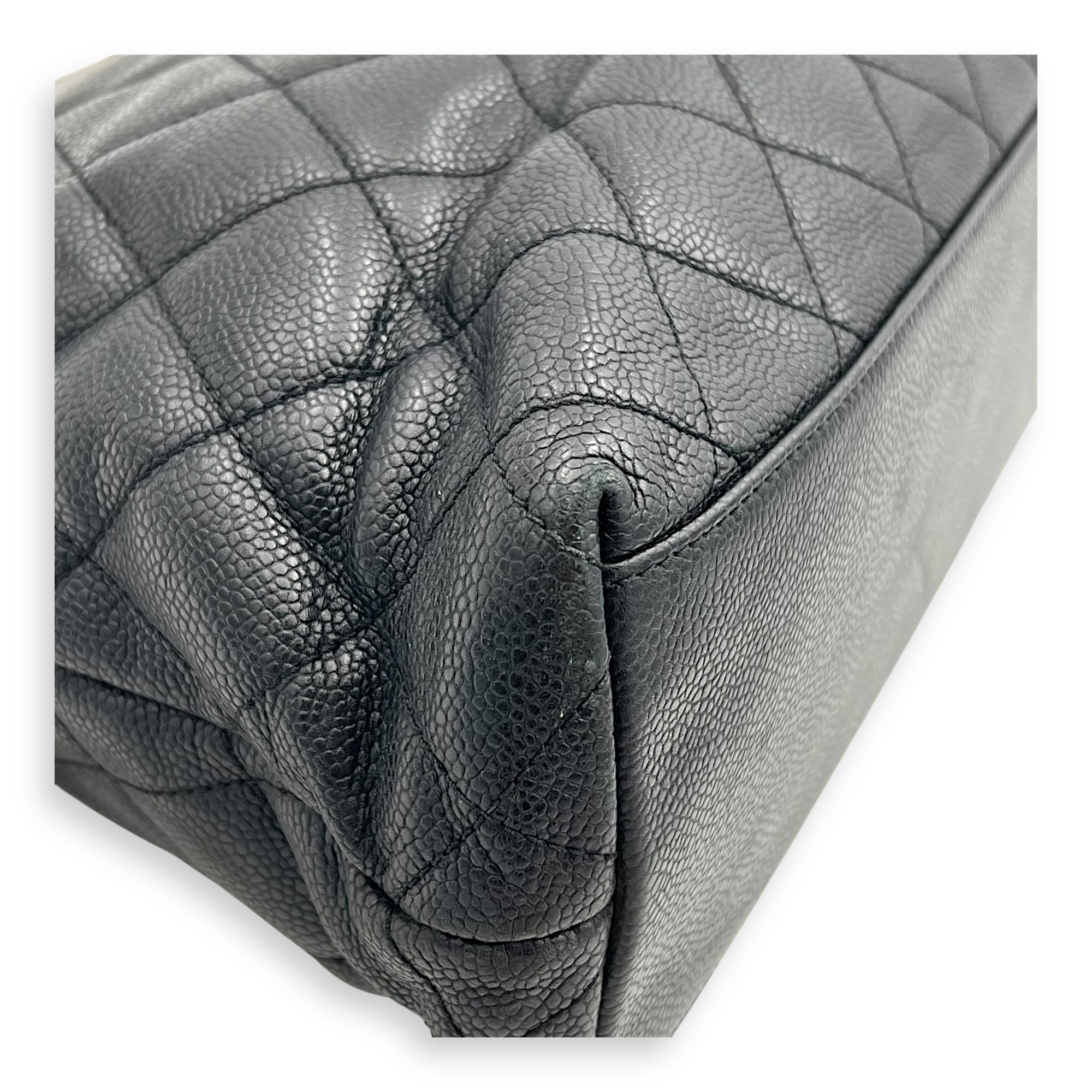 Vintage CC lock Shoulder Bag Black in Caviar Leather, Gold hardware - Image 8