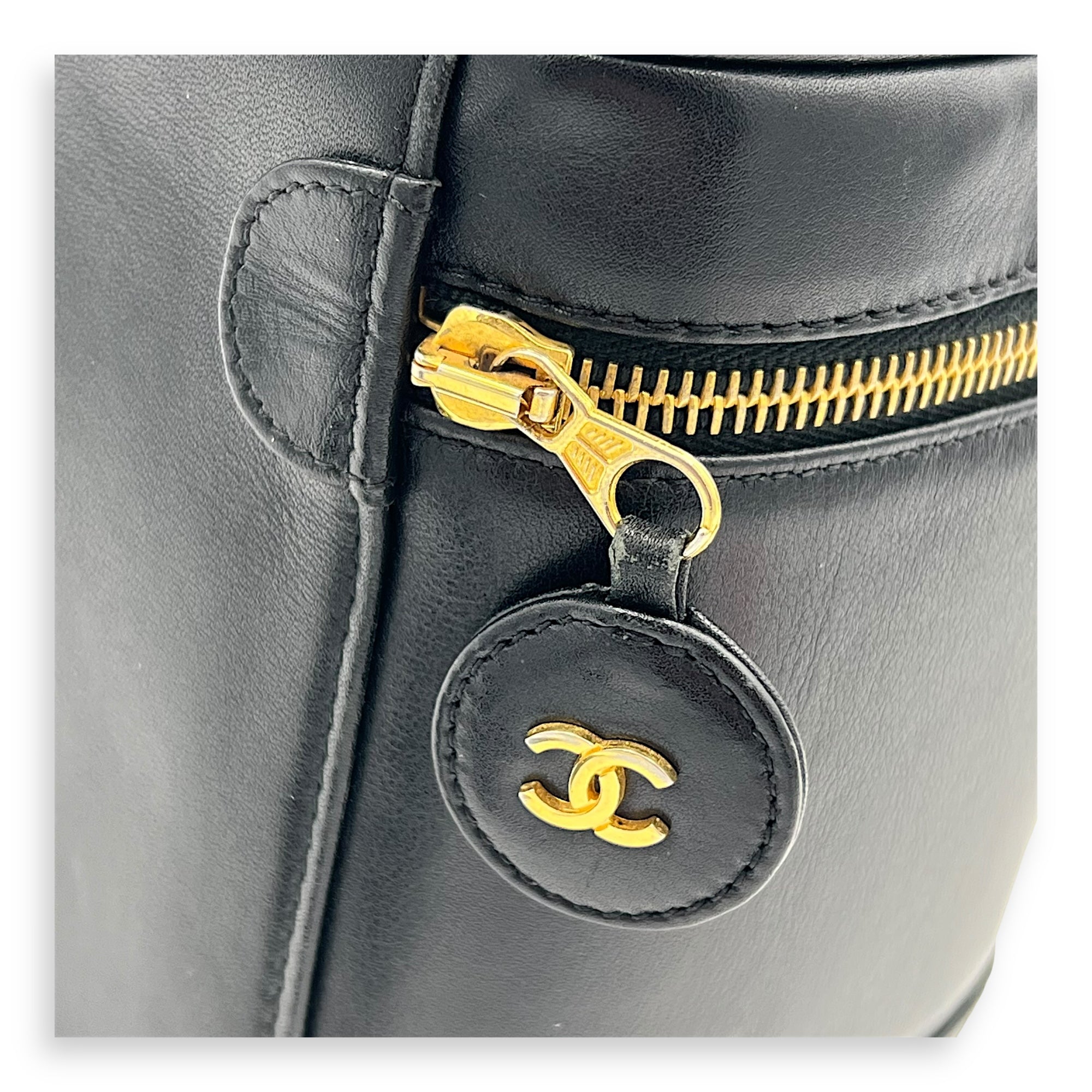 Vintage Vanity Bag Black in Calfskin, Gold hardware - Image 13