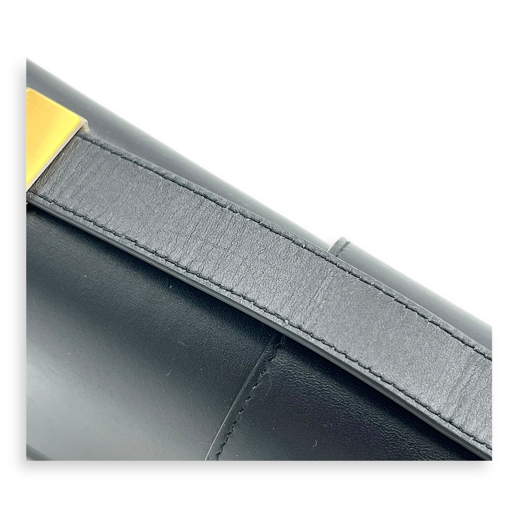 30 Montaigne Shoulder Bag Medium Black in Calfskin, Gold hardware - Image 11