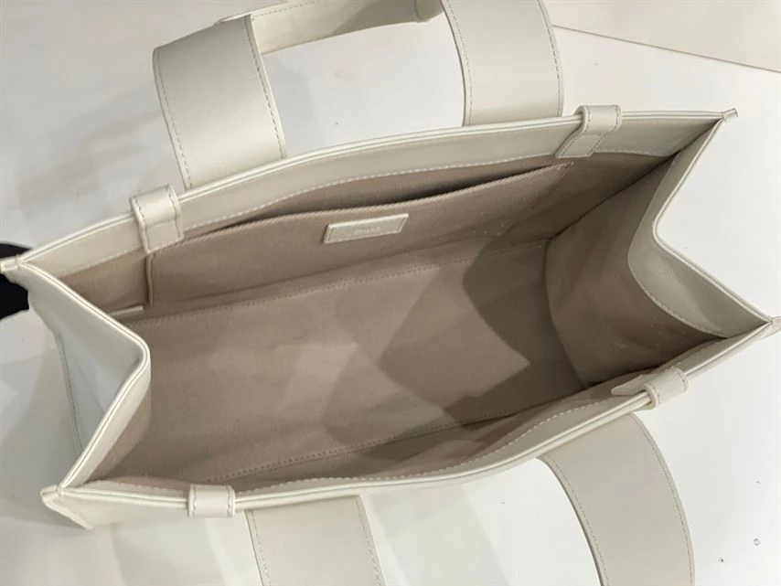 Chloé Medium Woody Tote Bag - MB004 - Image 5