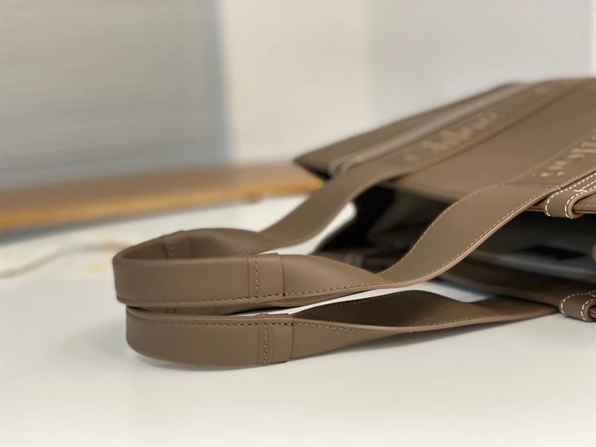 Chloé Medium Woody Tote Bag - MB005 - Image 10