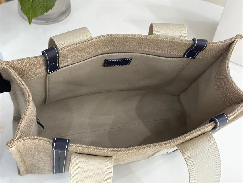 Chloé Medium Woody Tote Bag - MB006 - Image 5