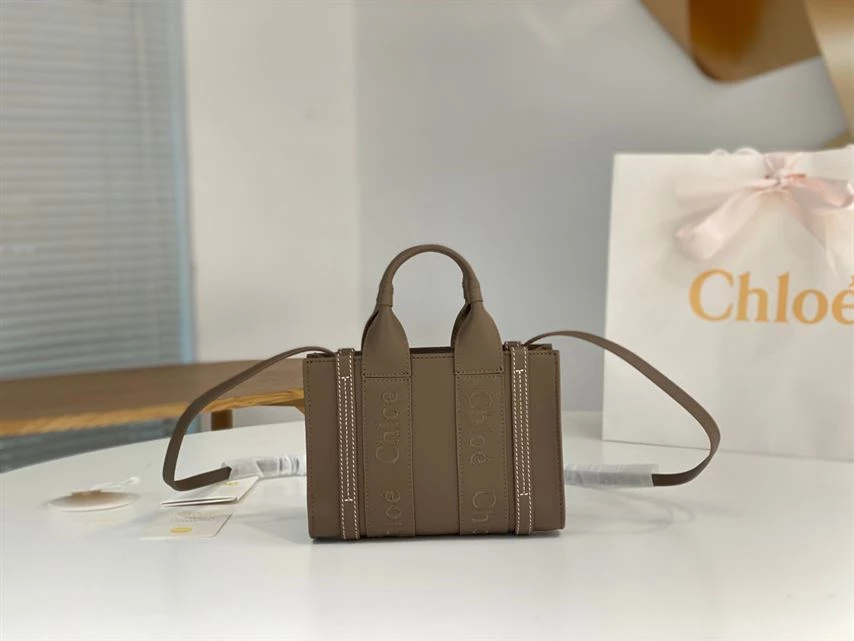 Chloé Mini Woody Tote Bag Smooth Calfskin With Chloé Logo - MB029 - Image 3