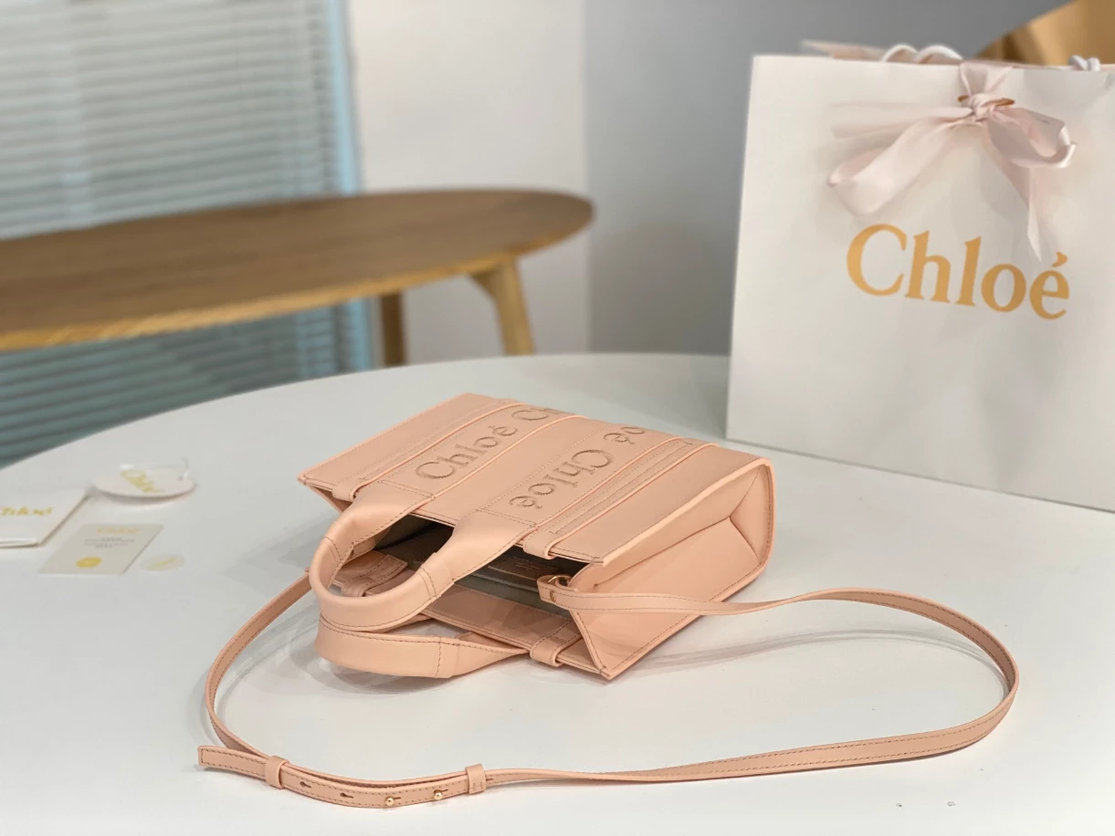Chloé Small Woody Tote Bag Smooth Calfskin With Chloé Logo - MB016 - Image 9