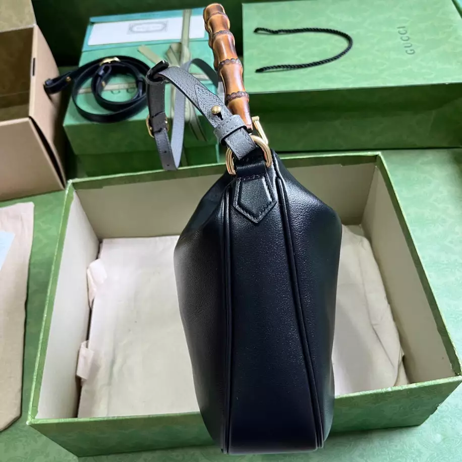 Gucci Diana Medium Shoulder Bag - Image 9