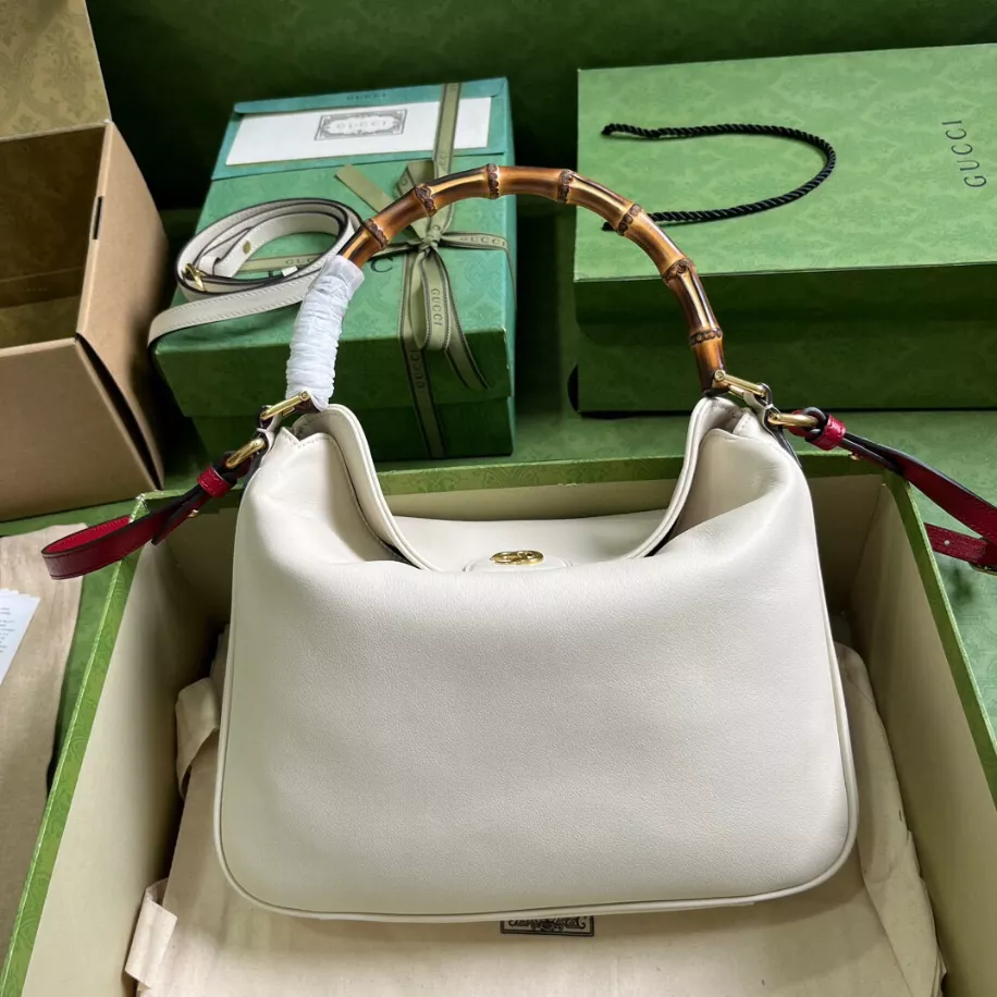 Gucci Diana Medium Shoulder Bag - Image 3