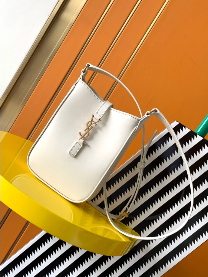 LE 5 À 7 Vertical in Smooth Leather bag - Image 3