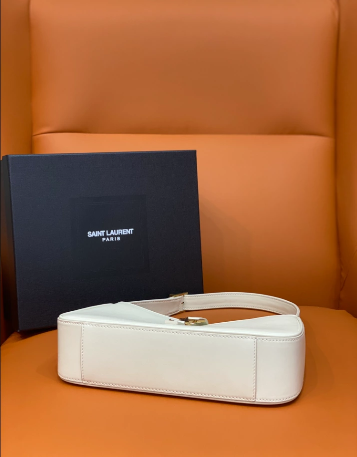 LE 5 à 7 in smooth leather bag - Image 11