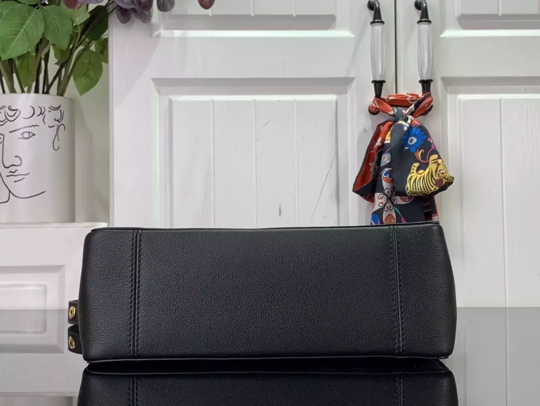 LV Dauphine Soft MM Black Calfskin - Repbags.ru - Image 5