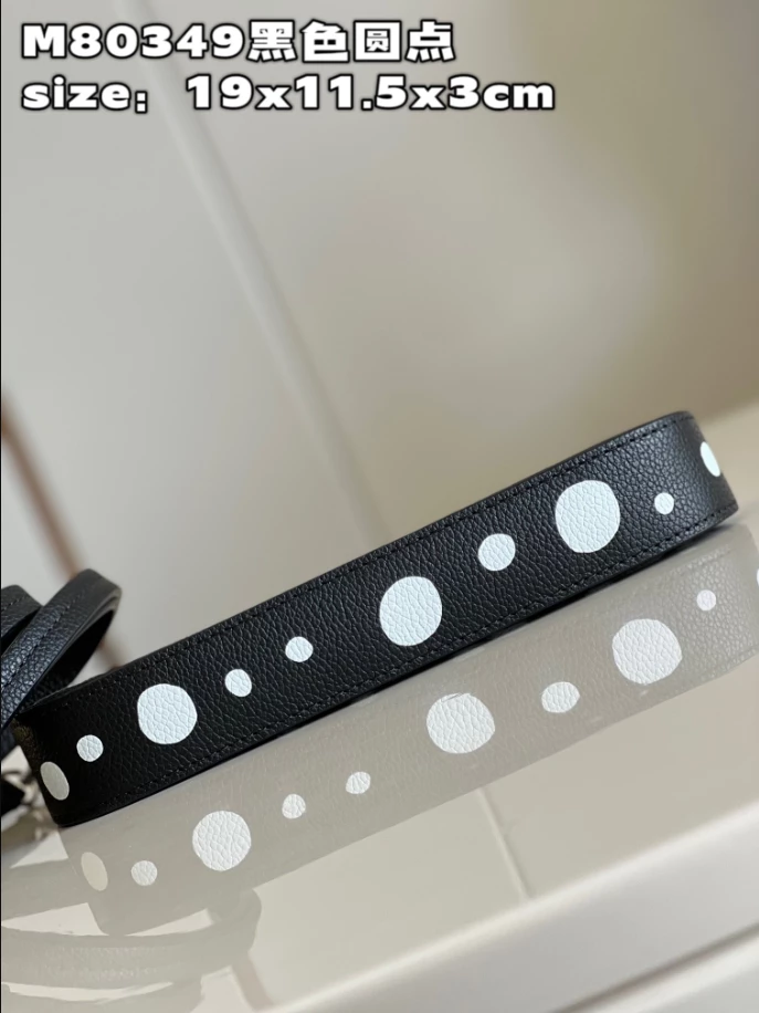 LV x YK Easy Pouch On Strap - LB239 - Image 11