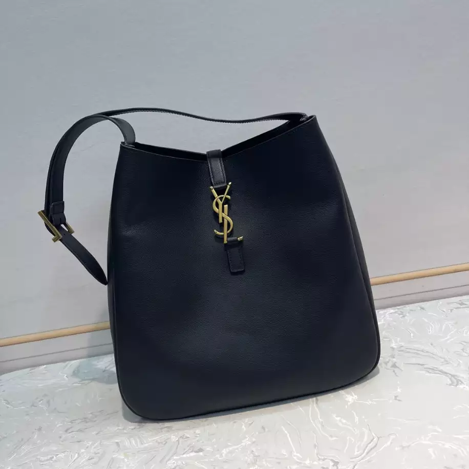 Le 5 à 7 Supple Large in smooth leather Bag - Image 3