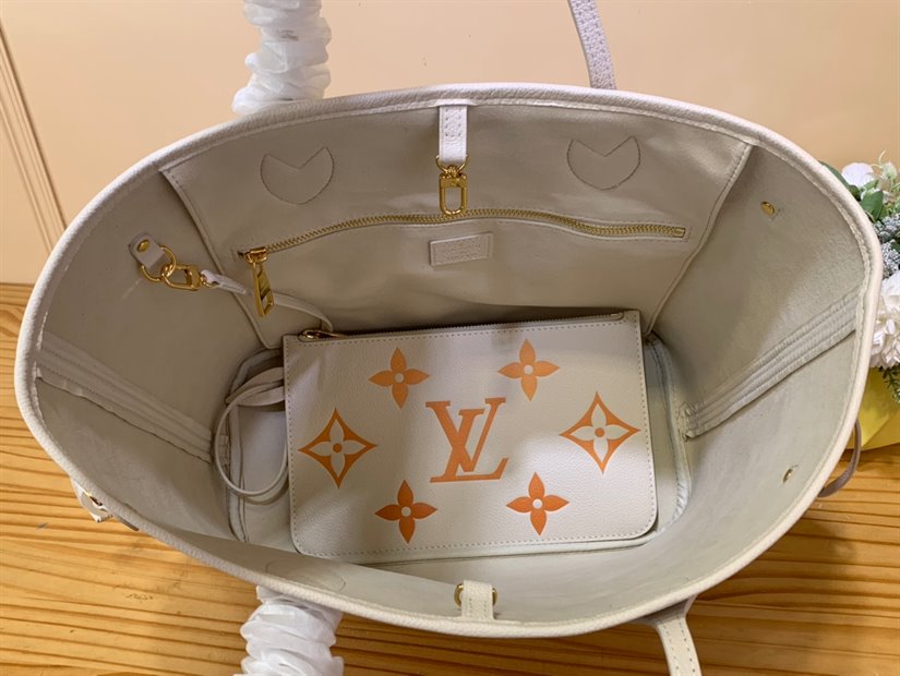 Louis Vuitton Neverfull MM Tote Bag - Image 4