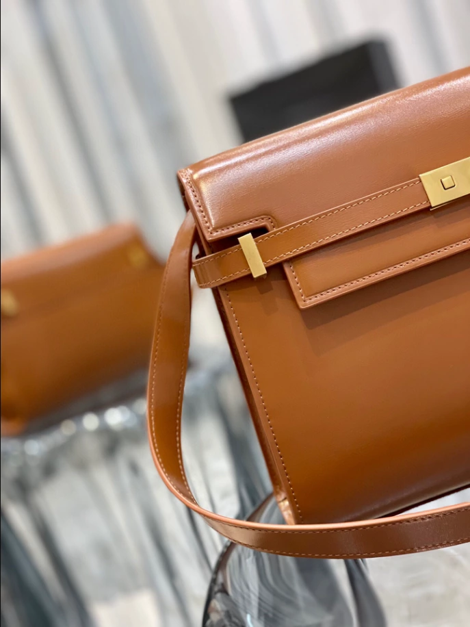 Manhattan Small Shoulder Bag in Box Saint Laurent - Image 8