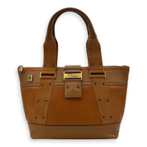 Street Chic Brown Shoulder Bag in Calfskin, Gold hardware