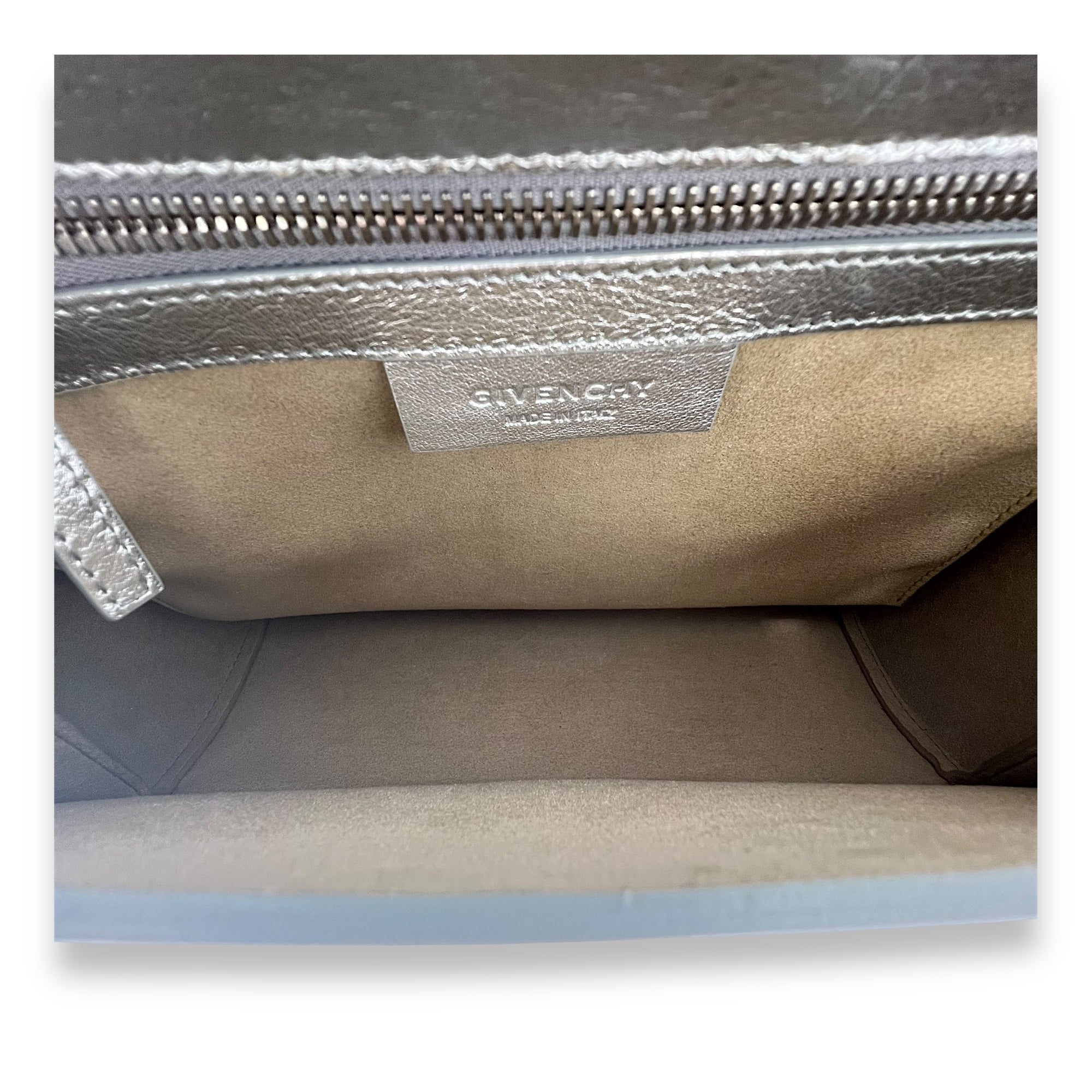 Pandora Box Medium Silver Crossbody Bag in Lizard Embossed Calfskin, Silver hardware - Image 7