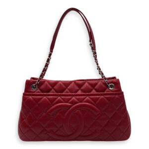 CC Shoulder Bag Red in Caviar Leather, Silver hardware