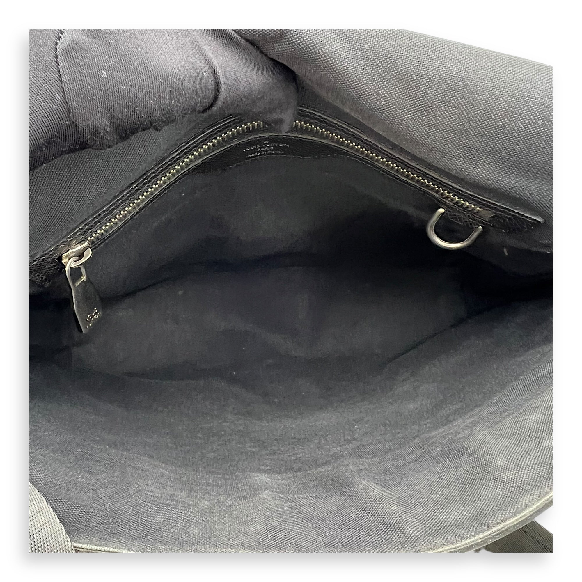 Messenger Crossbody Bag Black in Taiga Leather, Silver hardware - Image 7