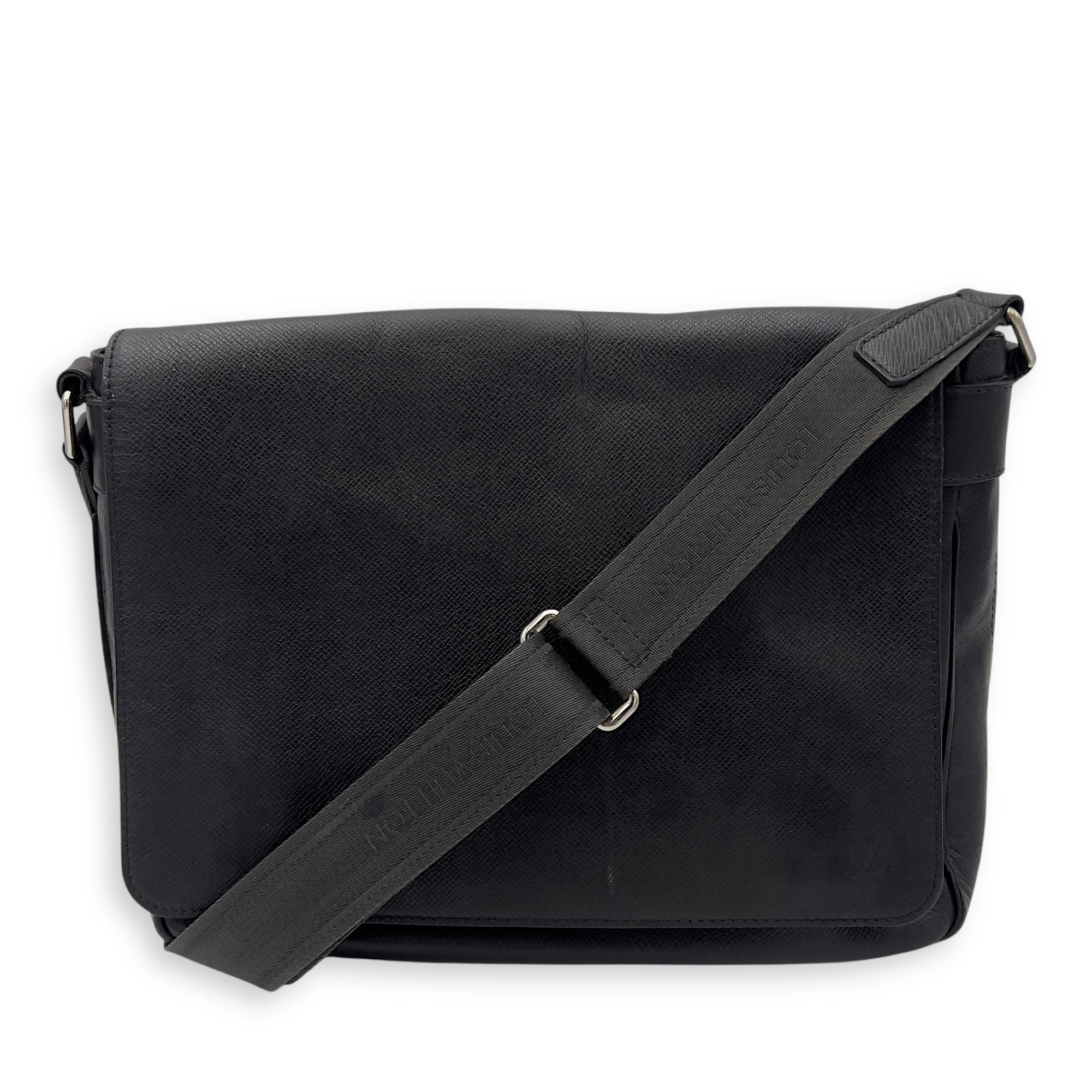 Messenger Crossbody Bag Black in Taiga Leather, Silver hardware - Image 12