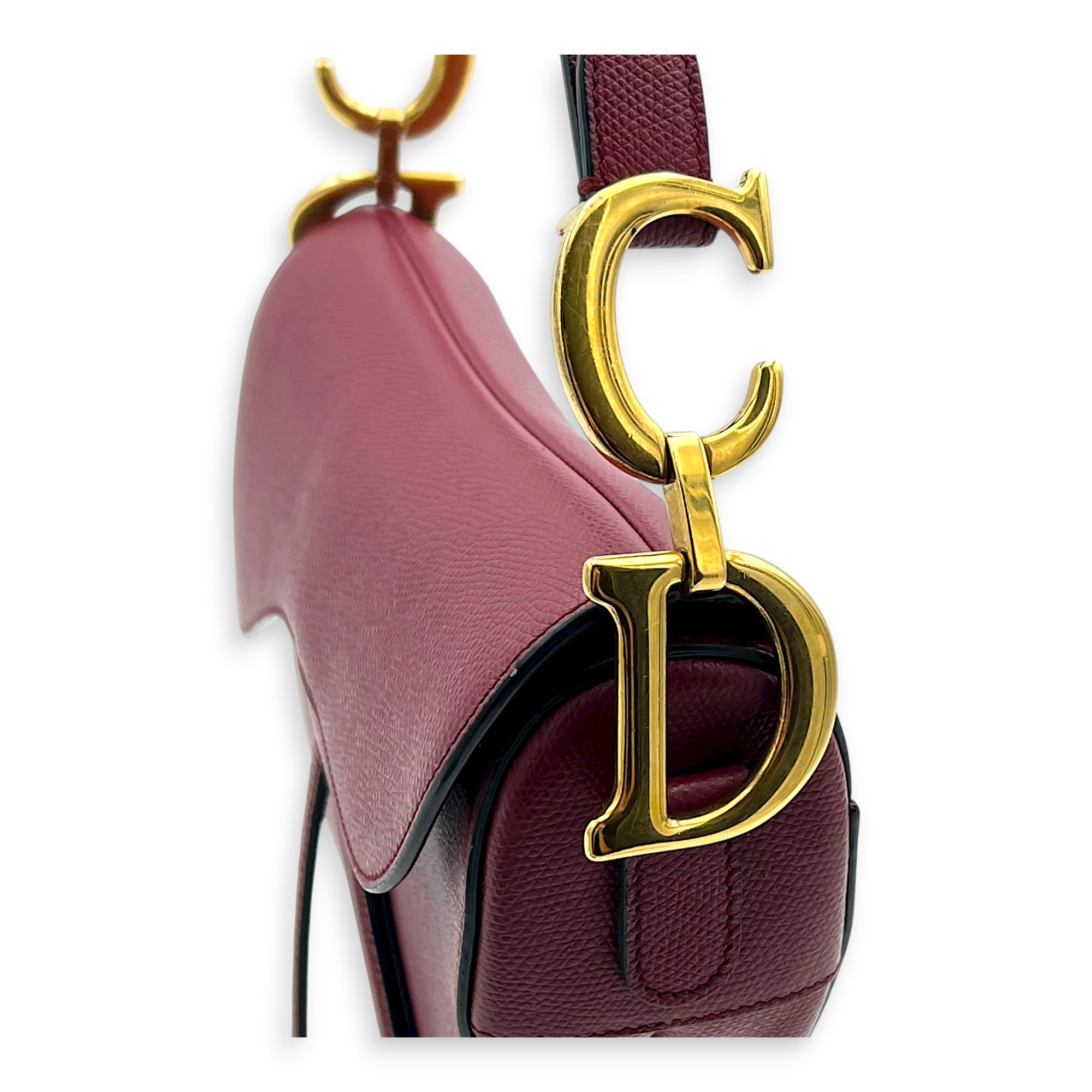 Saddle Shoulder Bag Medium Red in Calfskin, Gold hardware - Image 7