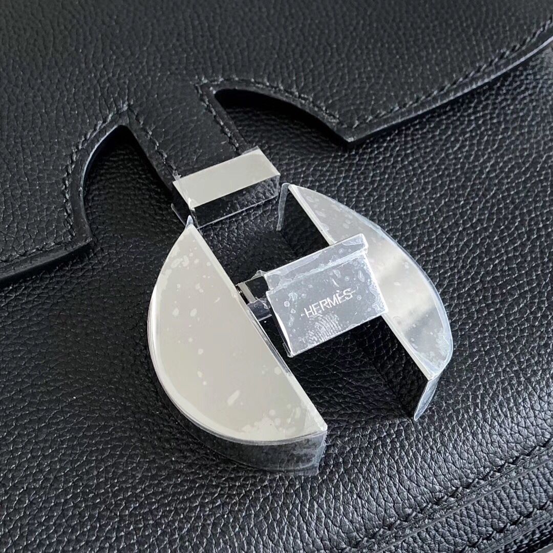 Hermes 2002 20cm Bag In Black Evercolor Calfskin - Image 6