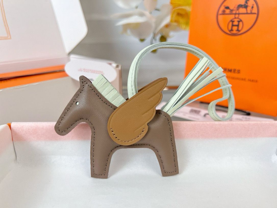 Hermes Rodeo Pegase PM Bag Charm in Taupe/Biscuit/Vert Fizz Lambskin - Image 3