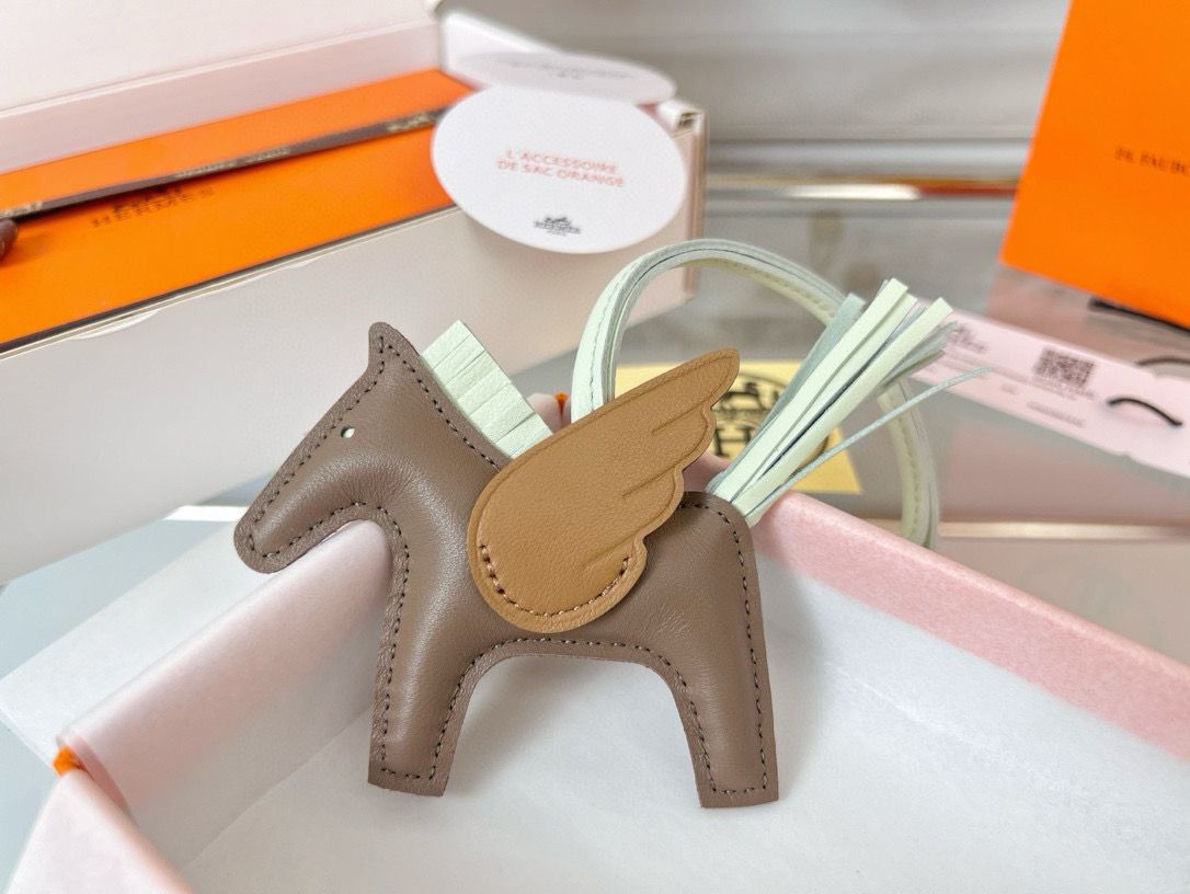 Hermes Rodeo Pegase PM Bag Charm in Taupe/Biscuit/Vert Fizz Lambskin - Image 4