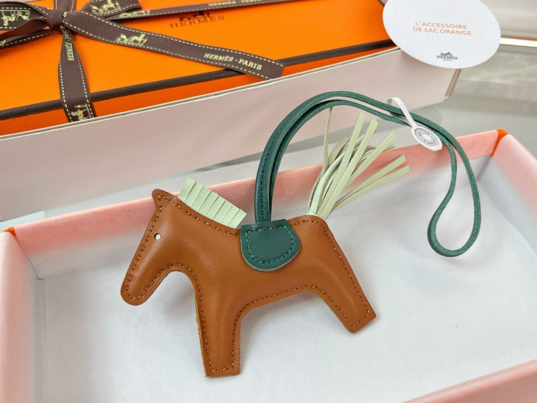 Hermes Rodeo PM Bag Charm in Gold/Vert Fizz/Green Lambskin - Image 3