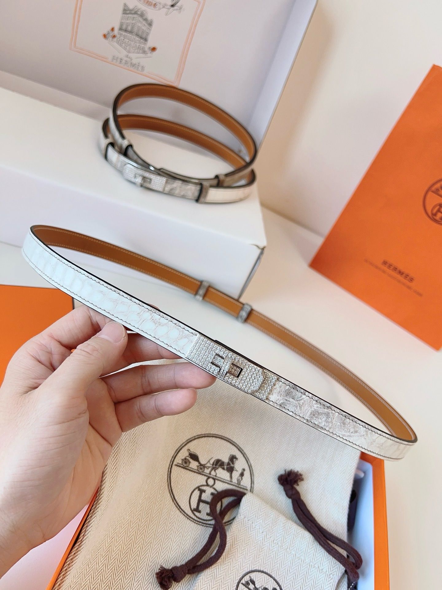 Hermes Kelly 18 Diamond Belt in Himalaya Niloticus Crocodile Leather - Image 4