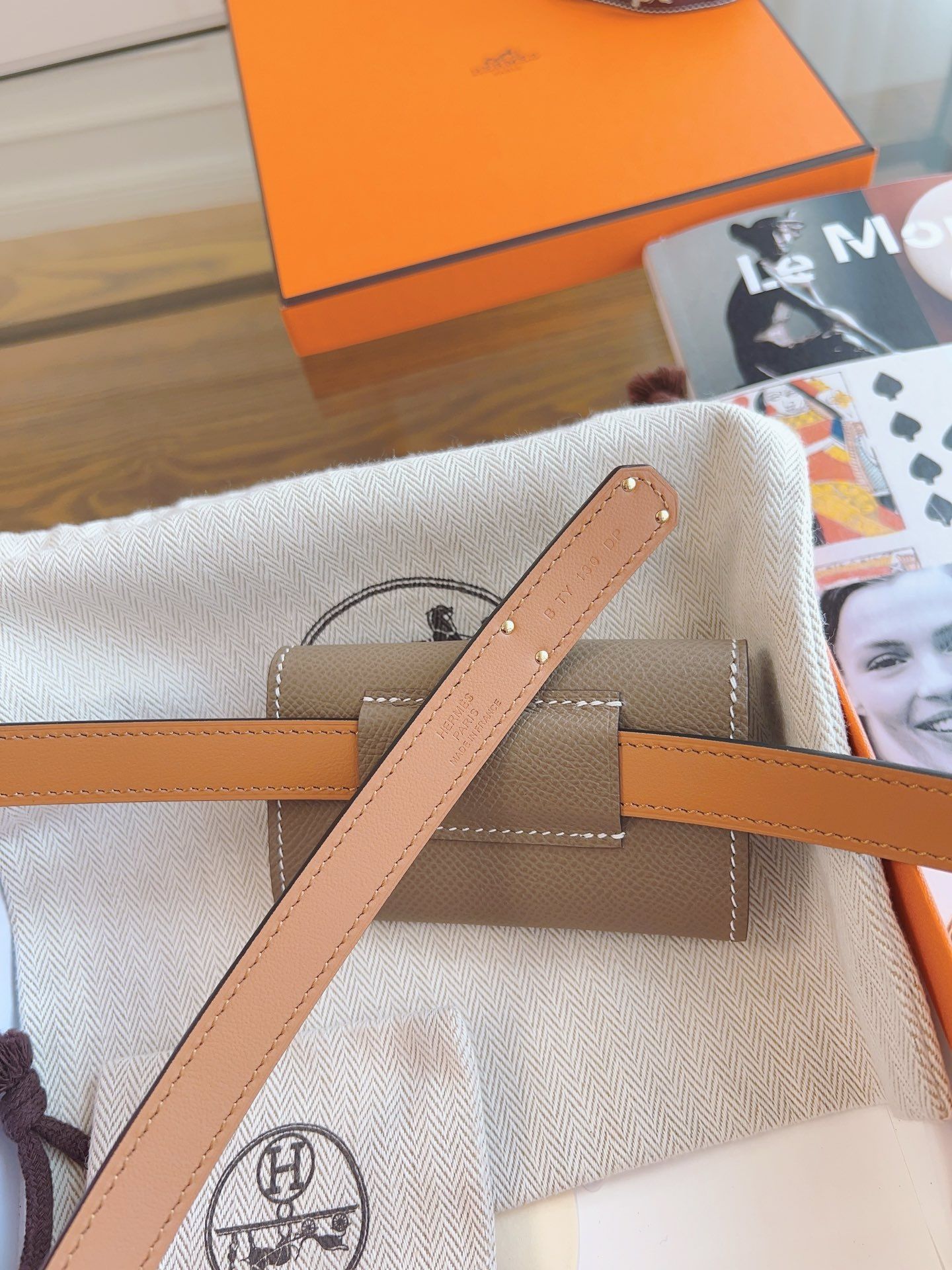 Hermes Kelly Pocket 18 Belt in Etoupe Epsom Calfkin - Image 5