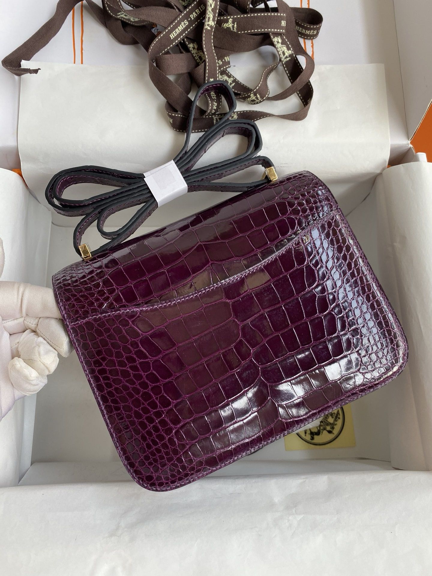 Hermes Constance 18 Handmade Bag in Cassis Shiny Alligator Leather - Image 3