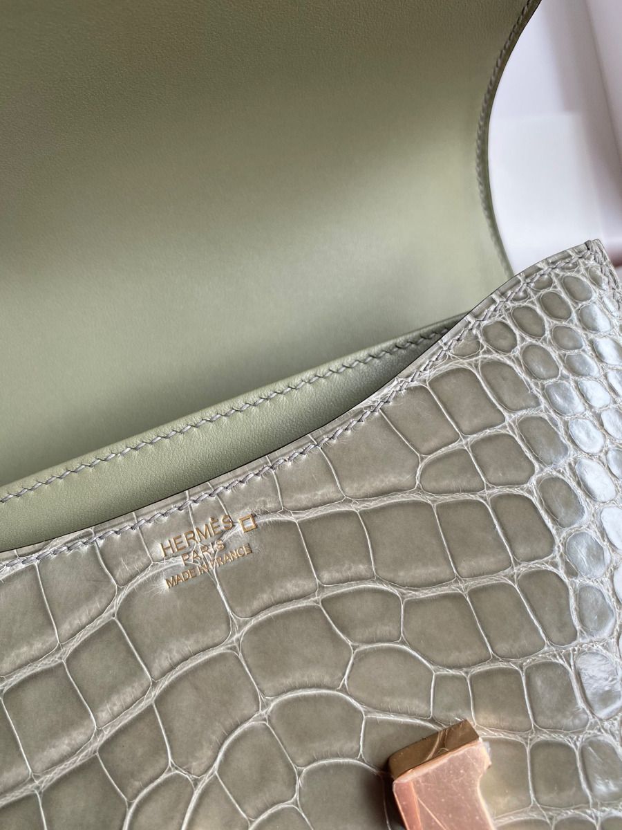 Hermes Constance 18 Handmade Bag In Grey Shiny Alligator Leather - Image 8