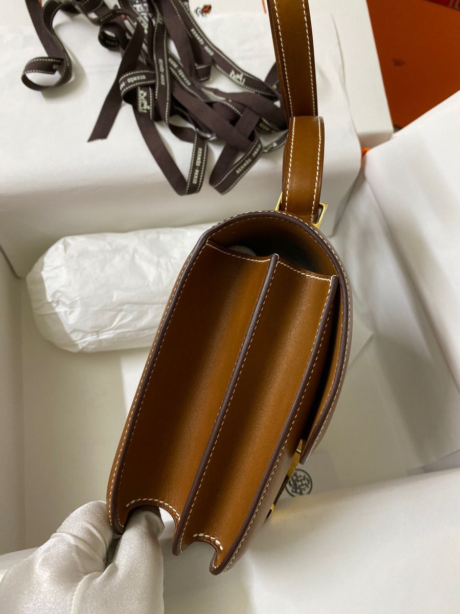 Hermes Constance 24 Handmade Bag In Gold Barenia Calfskin - Image 4