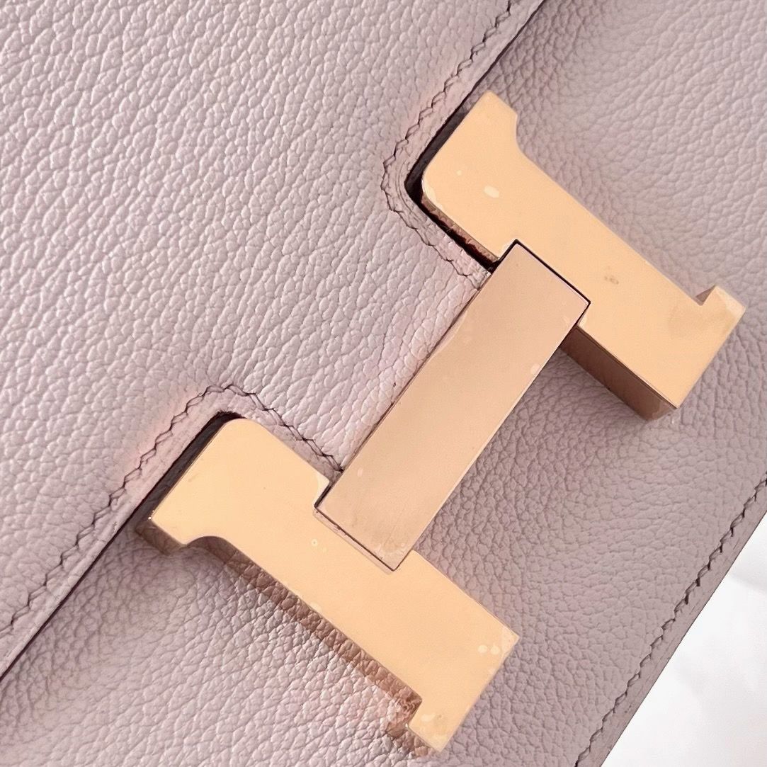 Hermes Constance 1-18 Mirror Bag In Mauve Pale Chevre Mysore Leather - Image 4