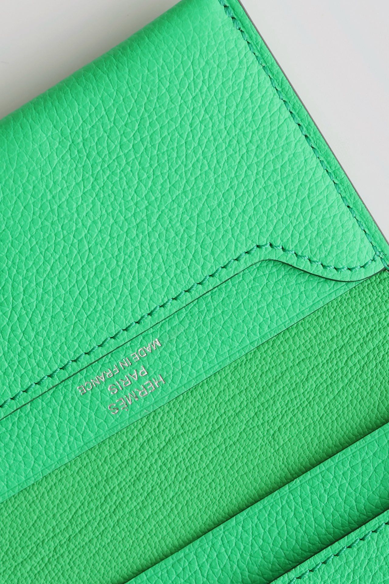 Hermes R.M.S Card Holder in Vert Comics Evergrain Calfskin - Image 4