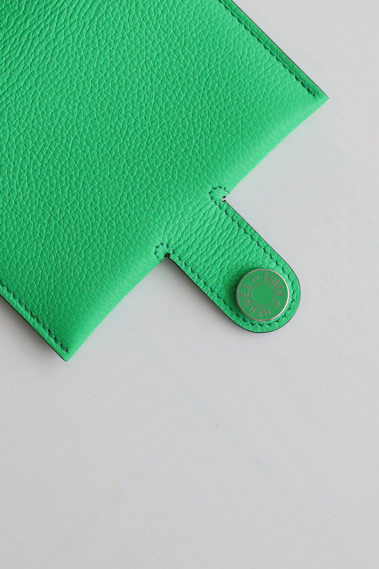 Hermes R.M.S Card Holder in Vert Comics Evergrain Calfskin - Image 7