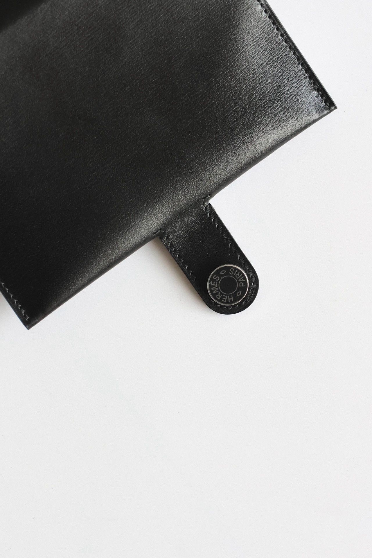 Hermes R.M.S Passport Holder in Black Box Calfskin - Image 6