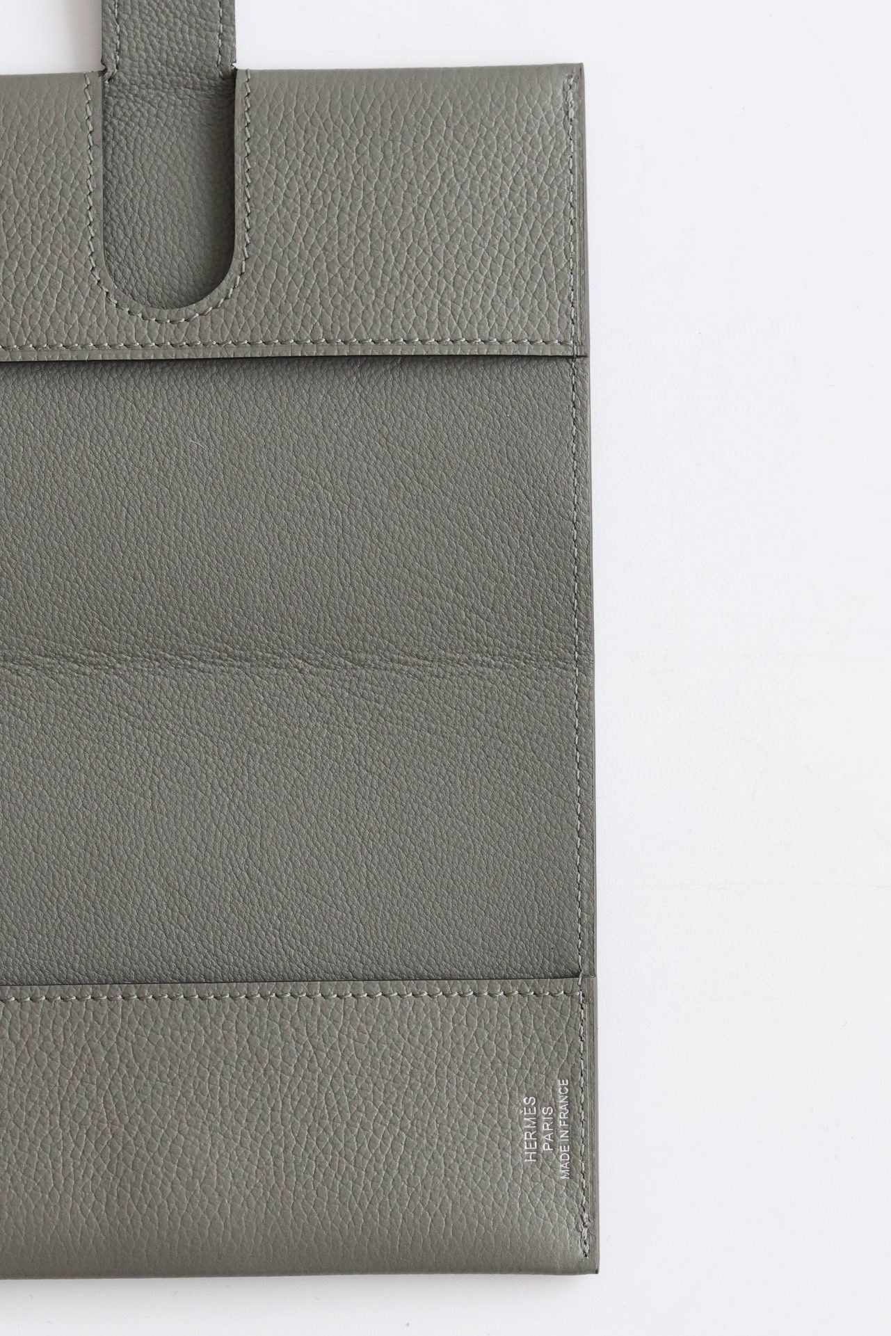 Hermes R.M.S Passport Holder in Gris Meyer Evercolor Calfskin - Image 5