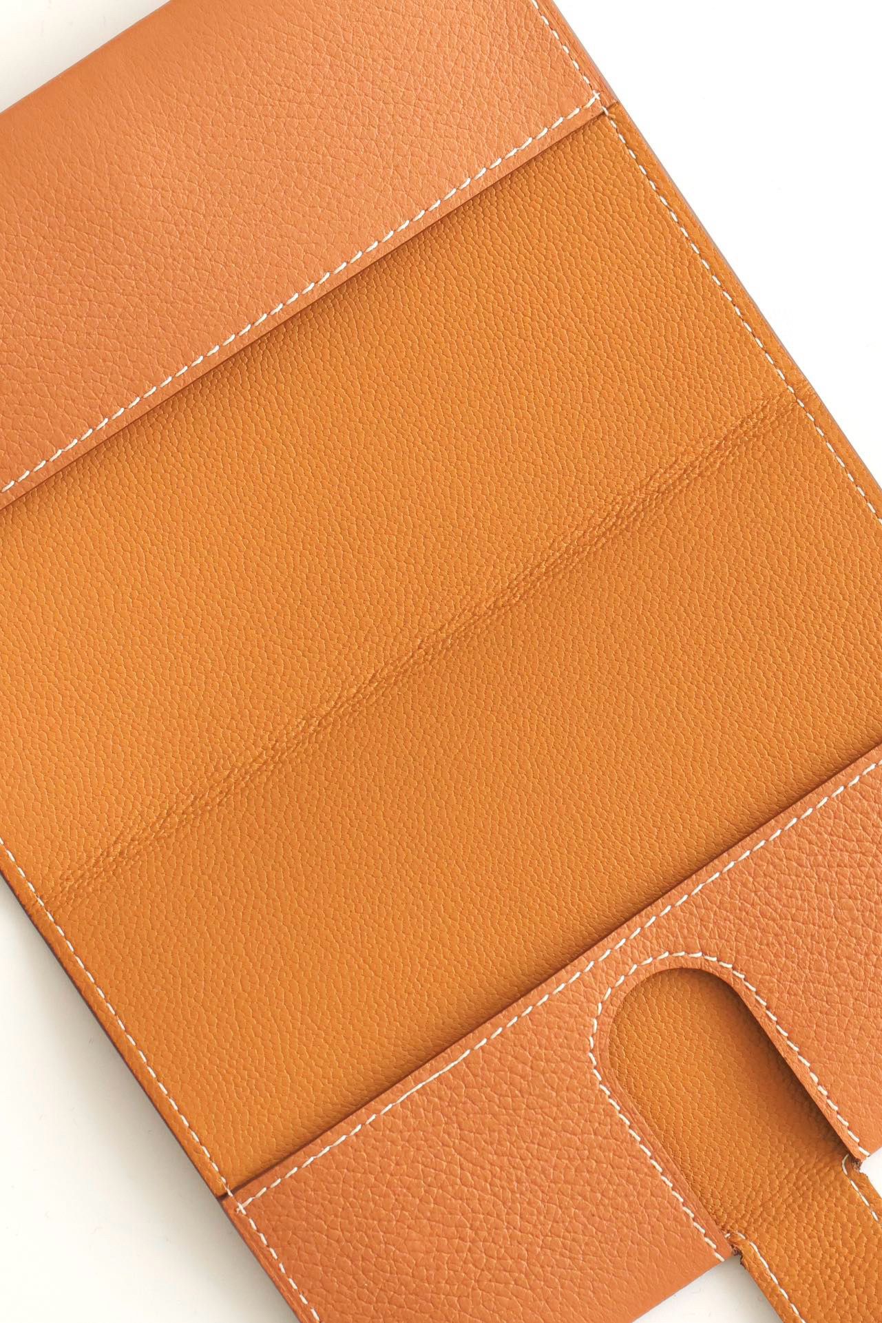 Hermes R.M.S Passport Holder in Gold Evercolor Calfskin - Image 9