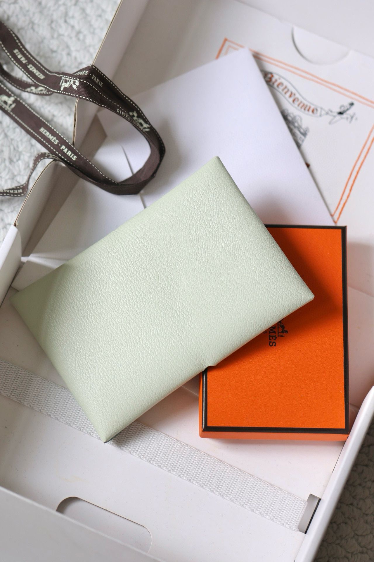 Hermes Calvi Duo Verso Card Holder in Vert Fizz Mysore Goatskin - Image 6