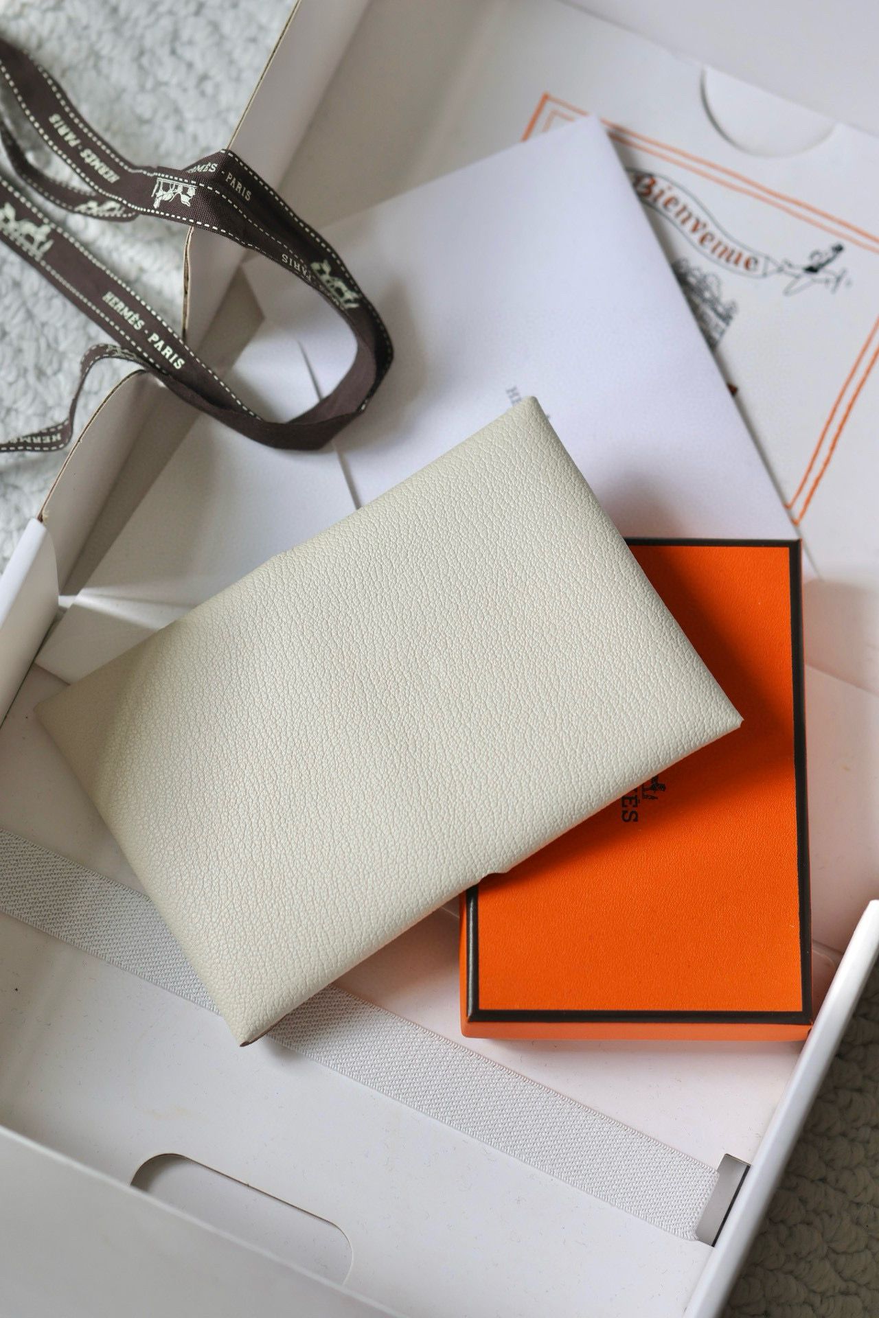Hermes Calvi Duo Card Holder in Mushroom Mysore Goatskin - Image 6