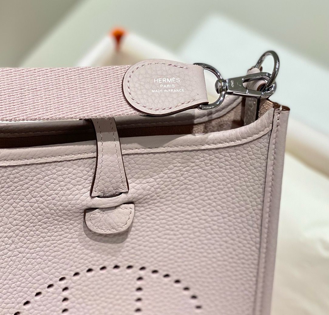 Hermes Evelyne III TPM Bag In Mauve Pale Clemence Leather - Image 6