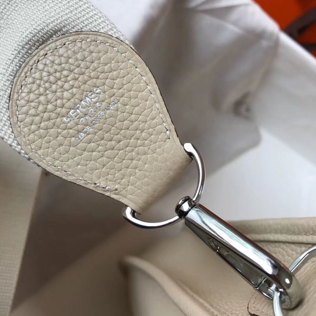 Hermes Evelyne III 29 PM Bag In Craie Clemence Leather - Image 3