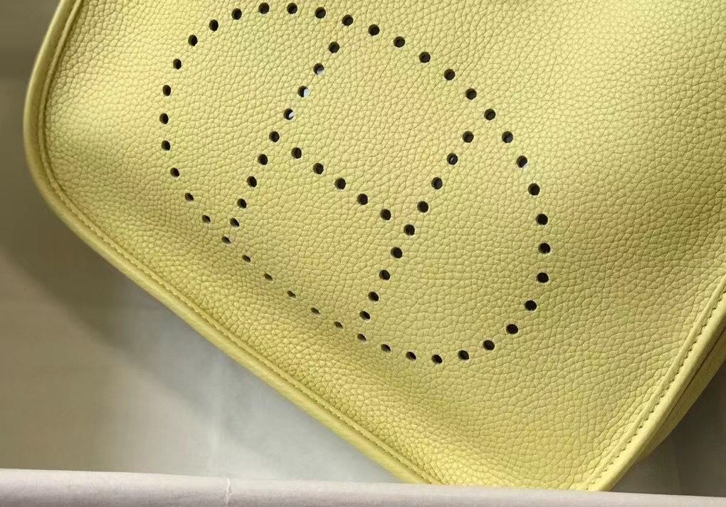 Hermes Evelyne III 29 PM Bag In Jaune Poussin Clemence Leather - Image 5