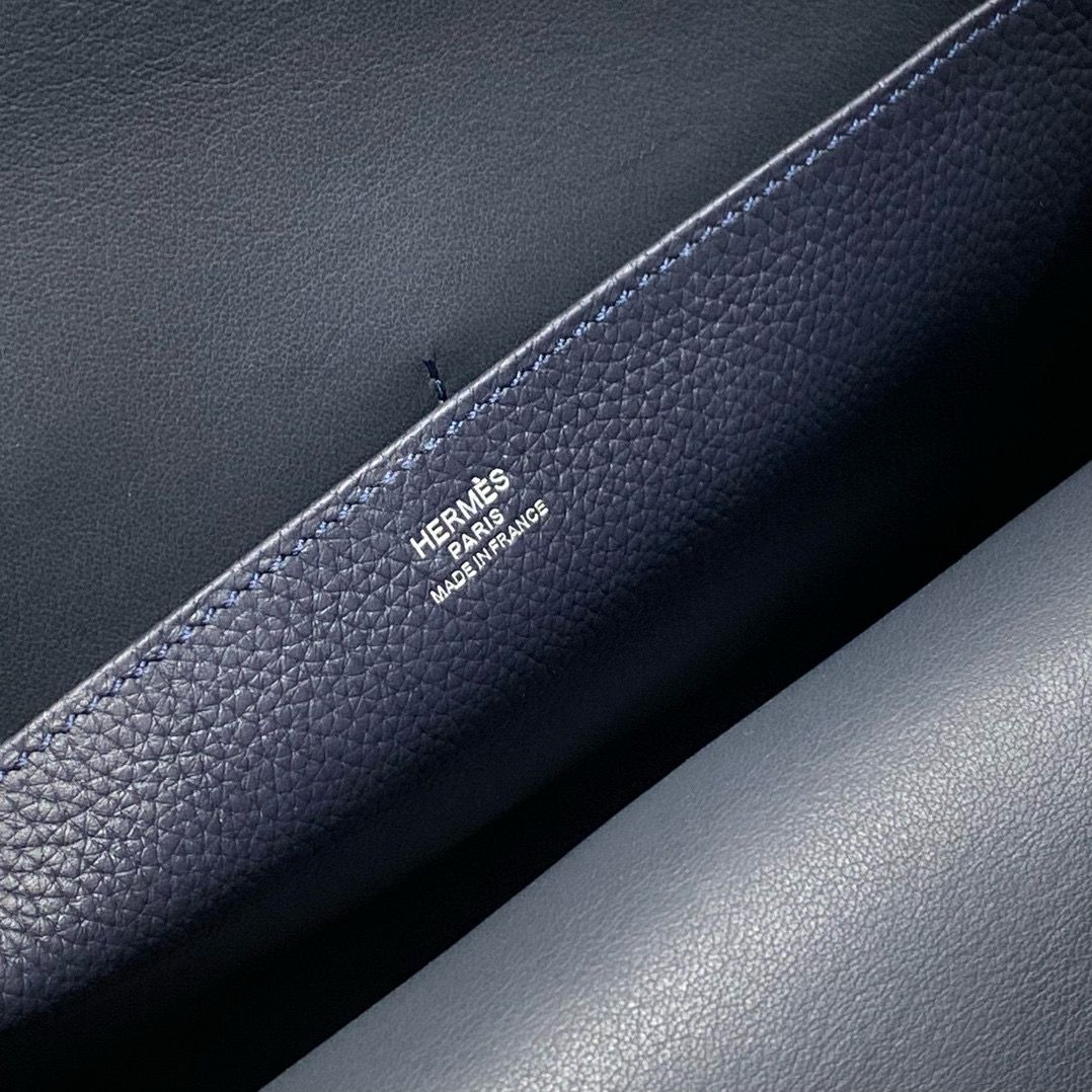 Hermes Halzan 25 Bag in Blue Nuit Clemence Leather - Image 6