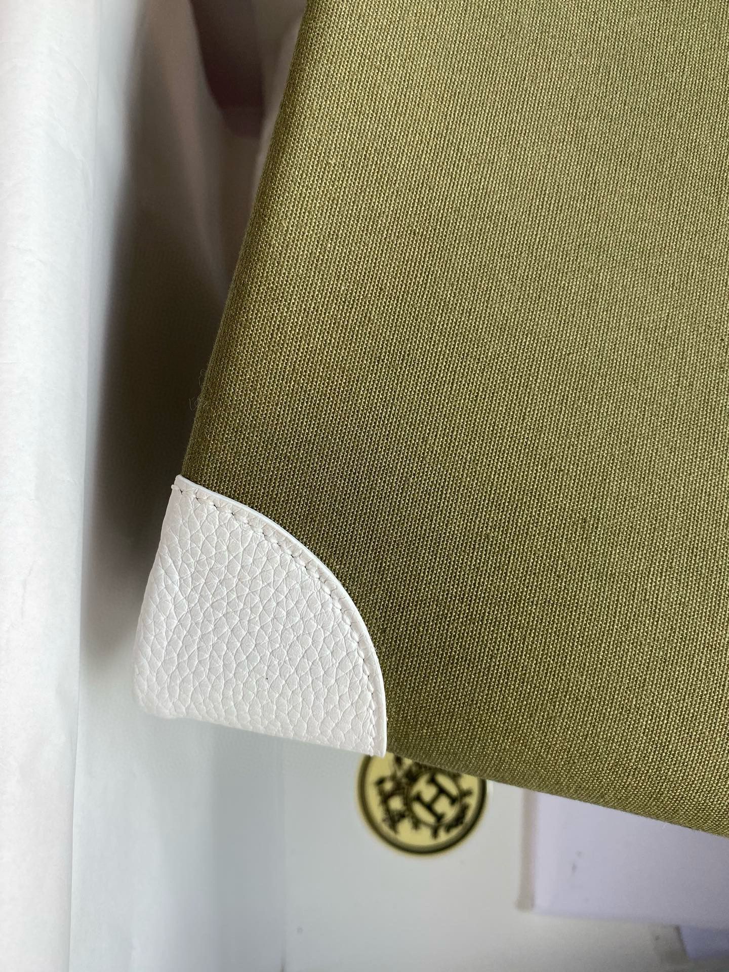 Hermes Birkin 35 Handmade Bag in Green Toile & White Clemence Leather - Image 5