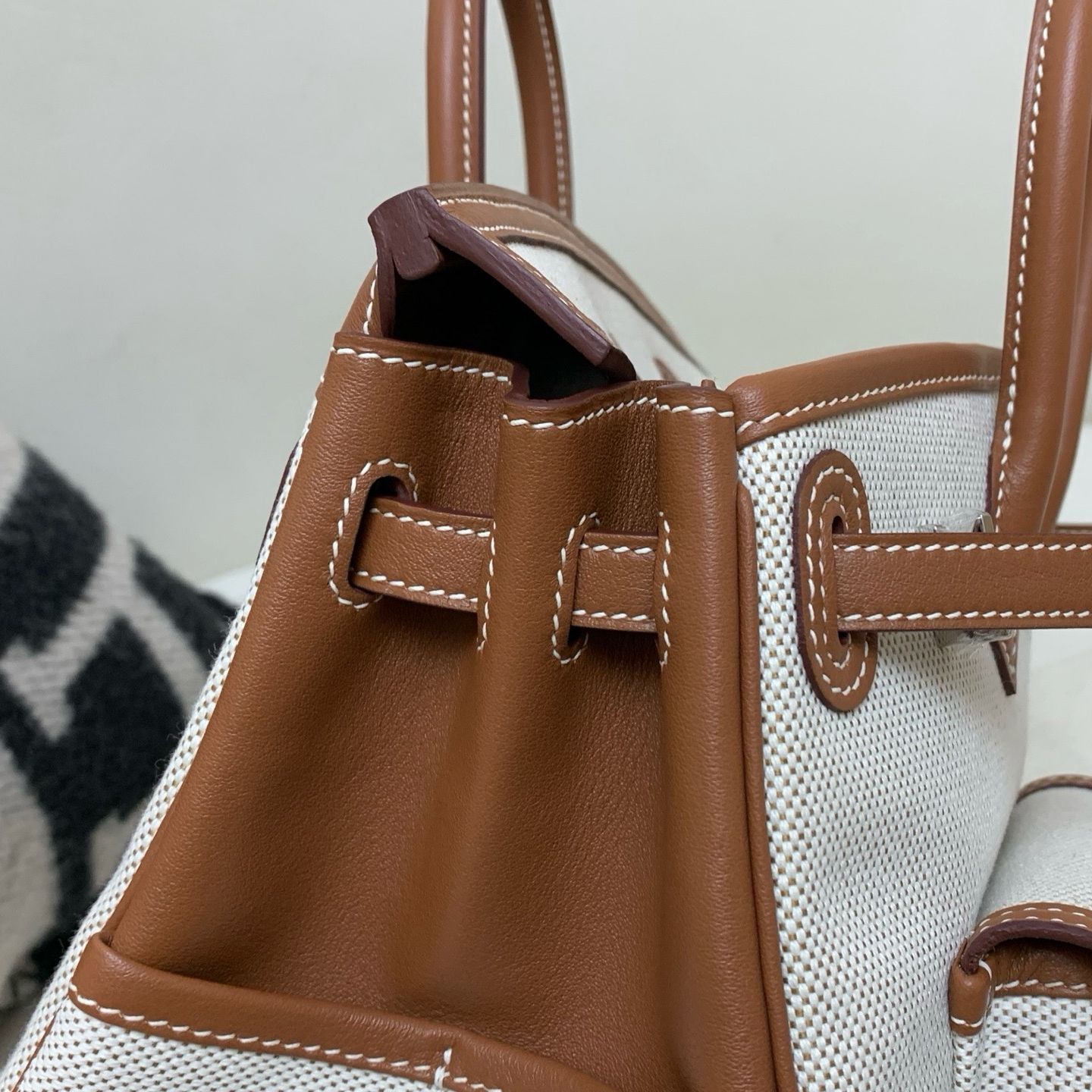 Hermes Birkin Cargo 25 Bag in Ecru Toile and Gold Swift Leather - Image 12